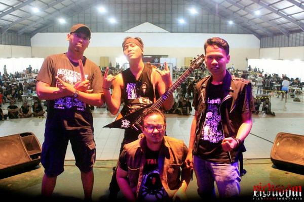 Joy_Roots's tweet photo. @magelang anniversary indonesian subculture http://t.co/3BBhwrpYmp