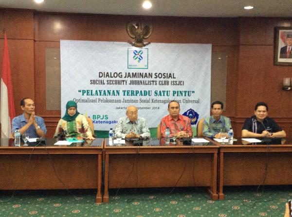 BPJSTKDKI's tweet photo. Rabu, 24 Sept '14, Kanwil DKI Jakarta dalam acara Dialog JamSos PTSP with kemenakertrans, Walkot Jaktim dan SSJC (..) http://t.co/EVpNwFuo9R