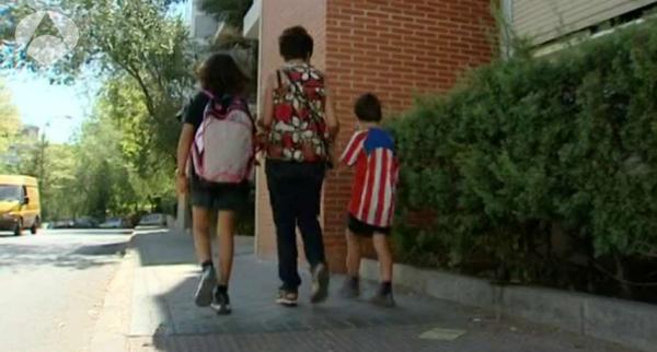 antena3com's tweet photo. La Policía detiene al presunto pederasta de Ciudad Lineal
http://t.co/TOX02LvTpn http://t.co/uIh2fT2ZU0