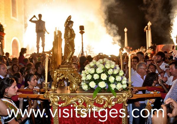 VisitSitges's tweet photo. Ja has vist totes les fotos del fi de festa #stsitges14? http://t.co/8k18IgKRur @ajsitges @fmsitges @bcnmoltmes http://t.co/KI3OHMxH1I