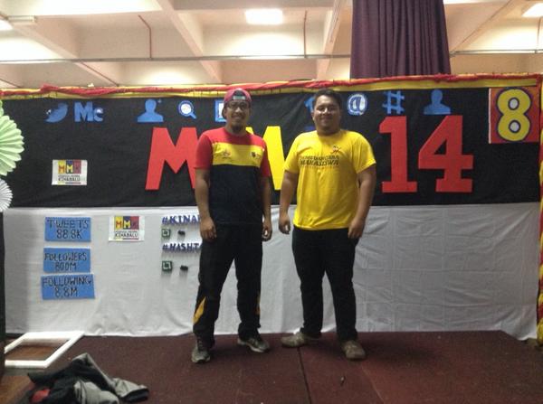 MHakim91's tweet photo. Wahh..MMK @kinabalu8th..malam ni bersama abam KPM @IshakSairozi ..kami ikut tema #BlackAndYellowDay..#MMK14 http://t.co/VbgDhNzRZI