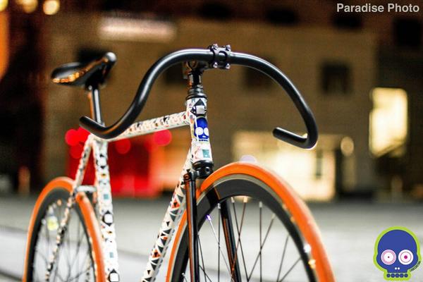 labicicretina's tweet photo. #fattoreBiciCretina #bicicletta #restaurata #custom #customizzata #Milano #bici #bicicreativa #stilosa #colorata http://t.co/eF0Edi8nBZ