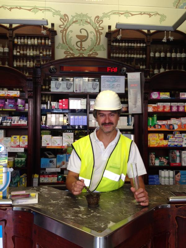 AuxiliObresSBD's tweet photo. Els professionals,comerciants i veïns ens preparem per les obres del Passeig .Potser cal una maneta,@ddsbd #Sabadell http://t.co/KrNLDeU7LI