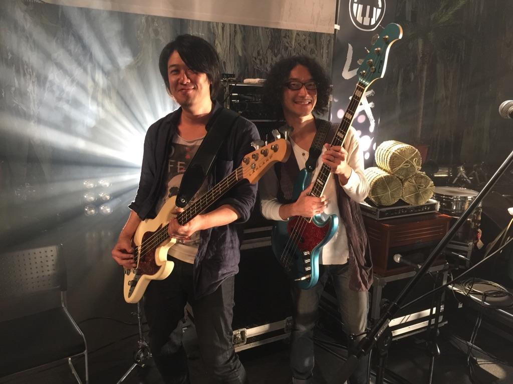 真船 勝博 本日はエゴラッピンとレキシの対バン ベースの山口寛雄さんと遂に念願の2ショット ダイアル 機材トークで盛り上がりますなぁ Http T Co Hwphxgsga5 真船 勝博 本日はエゴラッピンとレキシの対バン ベースの山口寛雄さんと遂に念願の2ショット ダイアル 機材トークで盛り上がりますなぁ Http T Co Hwphxgsga5