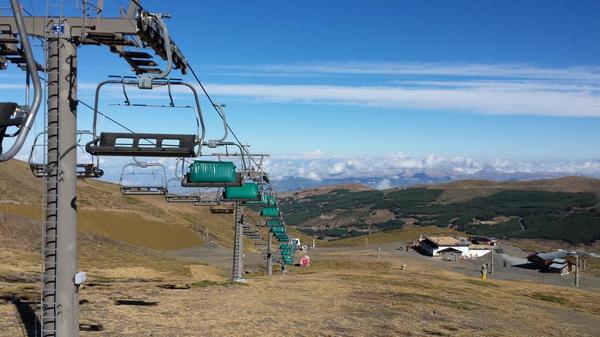 websierranevada's tweet photo. Prueba de carga en ts Loma  Dílar. #snowparkSulayr. Cuenta atrás para temporada 2014/15. #monodenieve #winteriscoming http://t.co/OBueIF1lPj