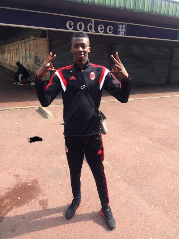 SamooBakel's tweet photo. Jfai le bilan #cdczoo #acmilan #codequois #soninké http://t.co/SsDs4aRAuc