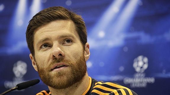 diariovasco's tweet photo. .@XabiAlonso el español más elegante de 2014 http://t.co/TuygdyUjGs http://t.co/KV07Ows2ys