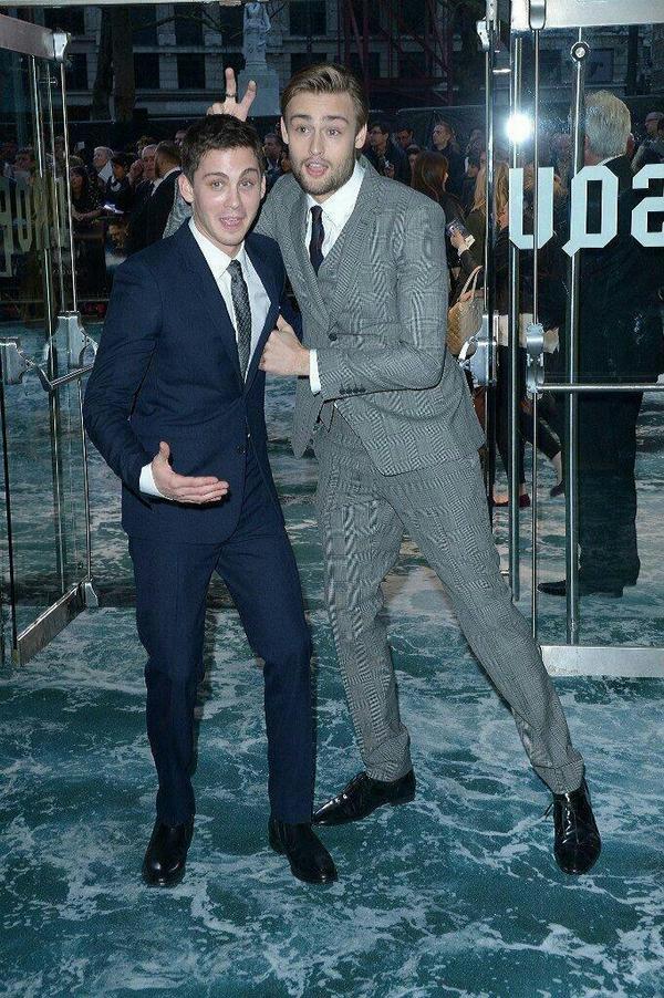 MDeGuzmanS's tweet photo. Douglas Booth and Logan Lerman! <3 <3 http://t.co/sSb2WjXvuA
