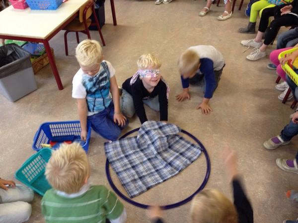 CaCodenz's tweet photo. Een ánder soort vragen stellen, creërend of analyserend. En ineens heb je ánder onderwijs. #stelikdegoedevraag http://t.co/a3zAv34aMD