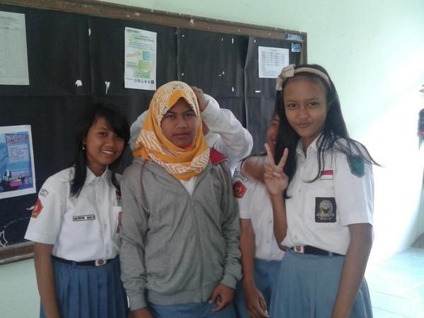 rust_naa's tweet photo. Munaroh kw#kintan#tuhu# haha.. Kelakuananak2#IPA4 http://t.co/COAZgVLo7I