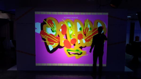 digitalslaves's tweet photo. En direct de Hong Kong !
Notre Digital Graff pour @Pierre_HermeHKG
#DigitalGraff #graffiti #macaron http://t.co/VODfmEhiet