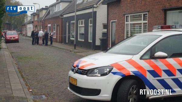 rtvoost's tweet photo. UPDATE (foto): Overval op woning in Hengelo, overvallers gevlucht - http://t.co/WphOg1zNoz #rtvoost http://t.co/4KlbvRO6kv