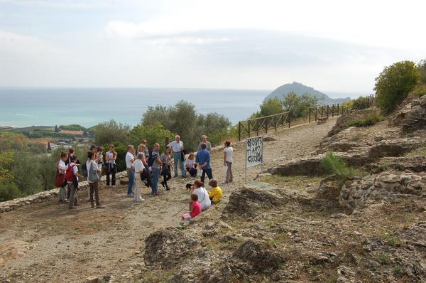 archeoliguria's tweet photo. Qualche foto (terrestre) dell'escursione 🚶 "Per via e per mare" delle #gep2014 ad Albenga sulla via Iulia Augusta... http://t.co/KYvpoY7V4y
