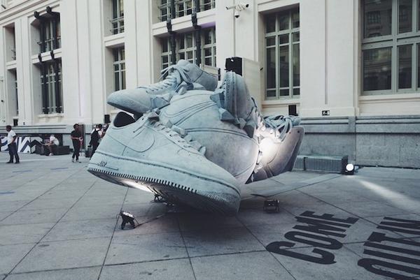 fubiz's tweet photo. Basketball Sculpture With Sneakers http://t.co/tXTIJFLJfu http://t.co/LcyLCUYMFI