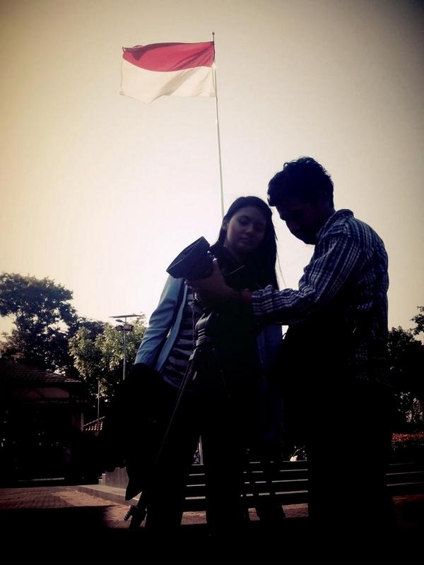 JastisArimba's tweet photo. indonesia dibalik lensa "behind the scene eagle junior documentary camp" 2014 @cumiemie @eaglejuniordoc http://t.co/yd6RxAOjgU