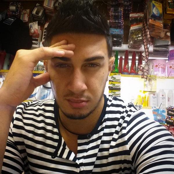 Lord_JV's tweet photo. #BodegaSlaveALife #BodegaChronicles #BodegaSelfie #WhyOnlyThingDominicansKnowIsBodegas ๐๐๐ http://t.co/YGwdCOTUhQ