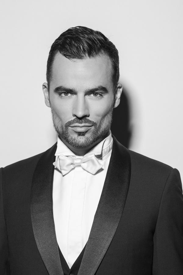 Une petite photo de #DamienSargue (<a href="/DSargue/">Damien Sargue</a>) en parfait gentleman ! Vous aimez ?