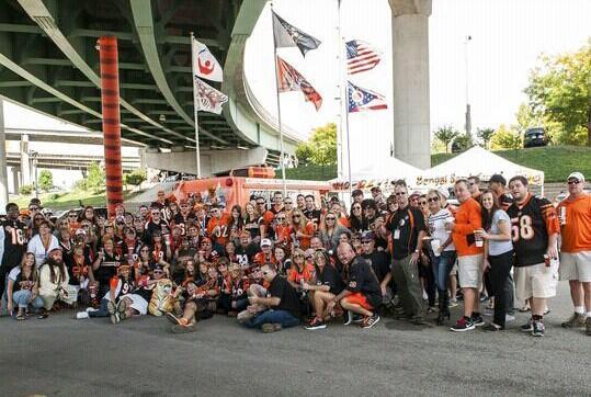 Debbonaire's tweet photo. Look at all the Who Dey fans I met tailgating! Go Bengals 3-0! It's our Jungle! http://t.co/ExY5qKo3PP