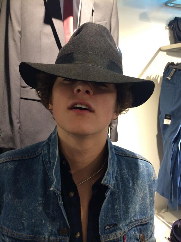 TheVampsJames's tweet image. 