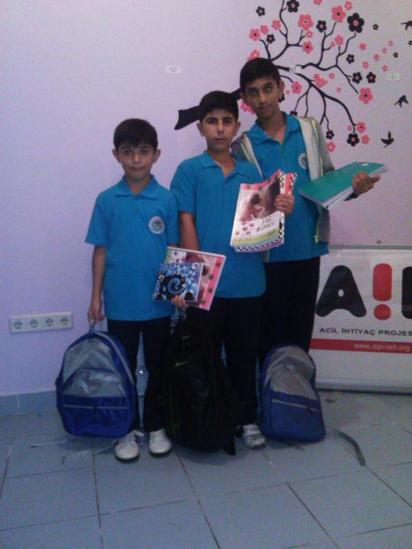 aipvakf's tweet photo. Kırtasiye kampanyamız sona erdi. Mutlu ettiğiniz onlarca çocuğumuz adına, katkıda bulunanlara, sonsuz teşekkürler... http://t.co/n3T4y5WWaS