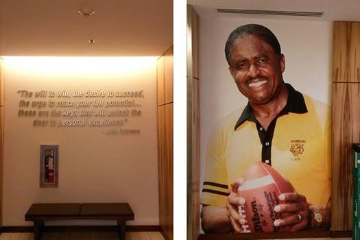 MyArkLaMiss's tweet photo. Eddie Robinson Mural to Be Dedicated: http://t.co/J7m7DTMqtX #EddieRobinson @GramblingFB @Grambling1901 http://t.co/i5OXJ5o6O5