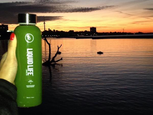 Rise n' Shine !
#liquidlife #50DaysofNaturalHealth #Juice #juicing #Toronto #sunrise #CANADA