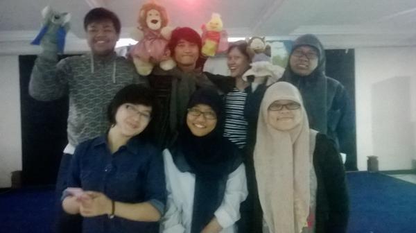 MAJA_FIB's tweet photo. Perfomance pada saat LOMBA DONGENG untuk ACARA MCA (Malam Chairil Anwar) Sastra Indonesia FIB - UA http://t.co/D8weiMt7lG