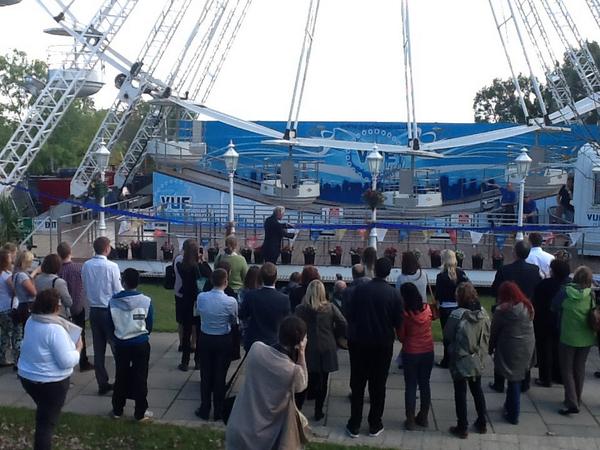 UniKent_Music's tweet photo. After a rapier-like dalliance with the scissors, the #KentEye is officially opened! @UniKent50 @unikent http://t.co/5gWI69XpbO