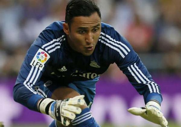 PrensaFutbol's tweet photo. Keylor Navas defiende a su compañero: “Pifiar a Iker Casillas es ser infiel con Real Madrid”. http://t.co/6H92dBEEW1 http://t.co/6i1Dm0lhdi