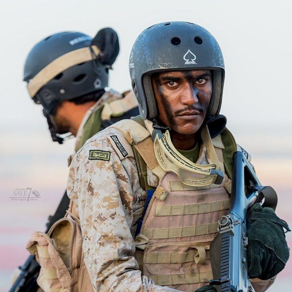 قوات الأمن البحرية الخاصة والضفادع البشرية تستعرض باليوم الوطني السعودي ByT_j9QCAAA5hNR