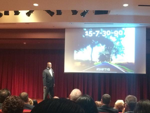 CesarPinz's tweet photo. Thank you the amazing #lifelessons @SimonTBailey ! #OwnTheMoment #shiftyb #oneamfam http://t.co/iDEVzBfbQ7