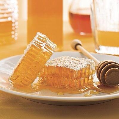 mayakalman's tweet photo. My fav Rosh Hashanah hostess gift honey comb &amp; apples! 
Happy New Year! May we ALL  have a sweet &amp; prosperous yr! http://t.co/myn3JYTA1R