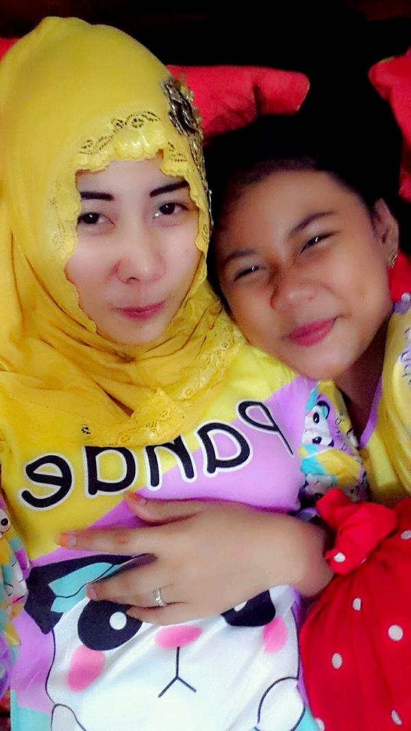 chelynqueen's tweet photo. With 👧💋@laninyunyu http://t.co/8BIWiTOUsq