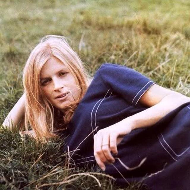  Happy birthday to Linda McCartney! Dearly wish she was still with us today. My favorite ... 