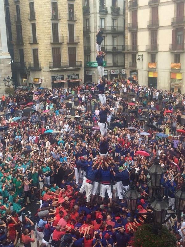 ERC_gracia's tweet photo. Felicitacions als @cvg_cat per la #tripletagracienca #3d9 #4d9f #p7f #castellers #Gràcia #Merce14. Via @indepe_gracia http://t.co/ucD2GcLN75