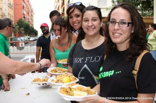 Falla_Maranyon's tweet photo. Fiesta de bienvenida #Paellas http://t.co/MNLy5oS8Vo