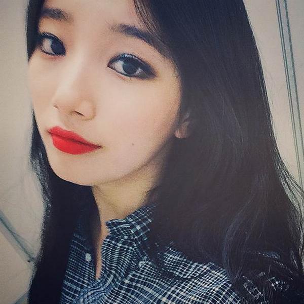 allkpop's tweet photo. miss A's Suzy opens up an Instagram account!
http://t.co/lQUuYD0LBm http://t.co/Bb6PRemDvq