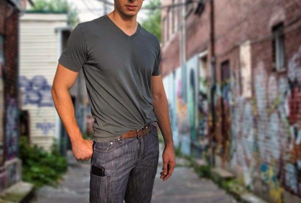 JleerBrand's tweet image. This is how to pocket the #iphone6 #iphone6plus: our #smartpockets were designed just to keep them safe @jaykannan