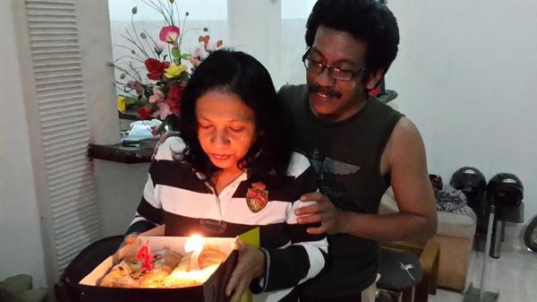 dodo_chipzy's tweet photo. Happy birthday mom..love you.. http://t.co/WhEwOg53L9