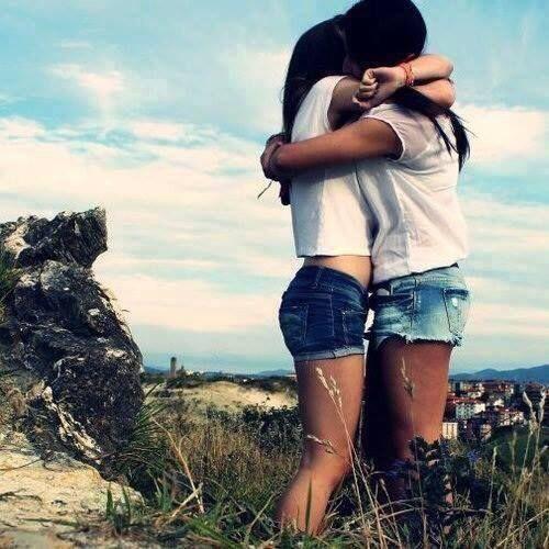 Giuly 3 On Twitter Abbraccio Fra Migliori Amiche A Distanza 3 Http T Co M9gdd92tj6