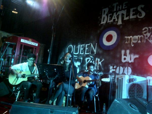 "I will wait" is closing our great event Tribute to Britpop, thank u <a href="/Estate_4th/">4th Estate</a> see u next event Jamers!!! \(´▽`)/