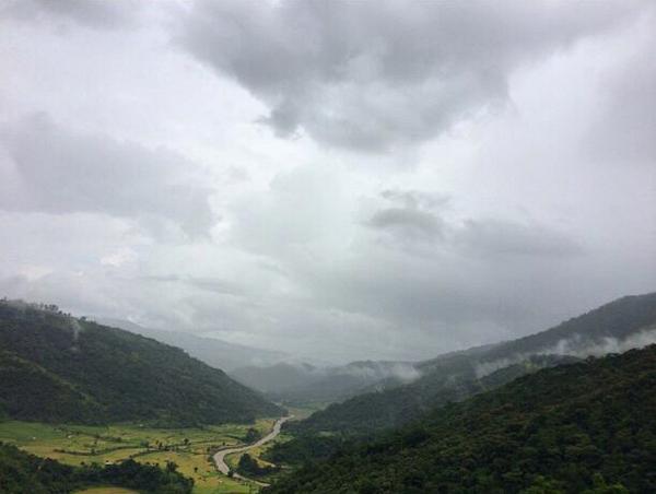Knot_so_Famous's tweet photo. What a day. A 5 hour road trip to #Chizami in #NAGALAND. Highest altitude village in the northeast. ALIVE n KICKING! http://t.co/Rab7yCTc61