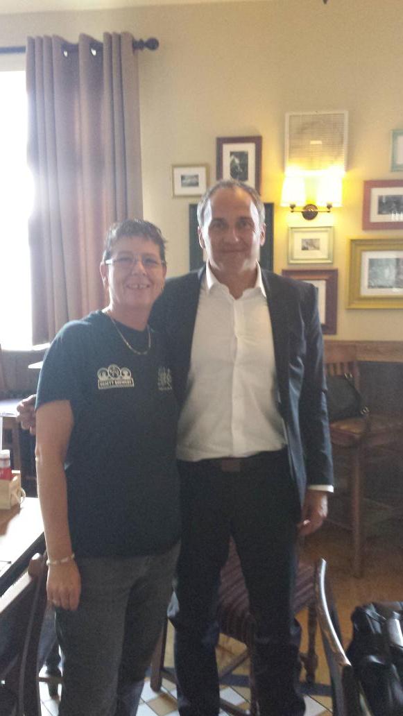 dawn68's tweet photo. Just served #darkomilanic is lunch really nice guy @oldpeacockleeds @ossettbrewery #leedsunited #lufc #cellino http://t.co/r0pTi17vXv
