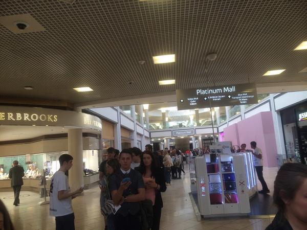 NewcastleSLI's tweet photo. Queues already! Have you #intuStudents registered yet @intuMetrocentre @StudentLockIn http://t.co/IfHITKgmUH