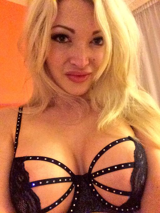 How sexy is my new bra? 😍😍 #Bristol http://t.co/Va8NKd1i5p<a href="/tag/bristol"class="tags">#Bristol</a>