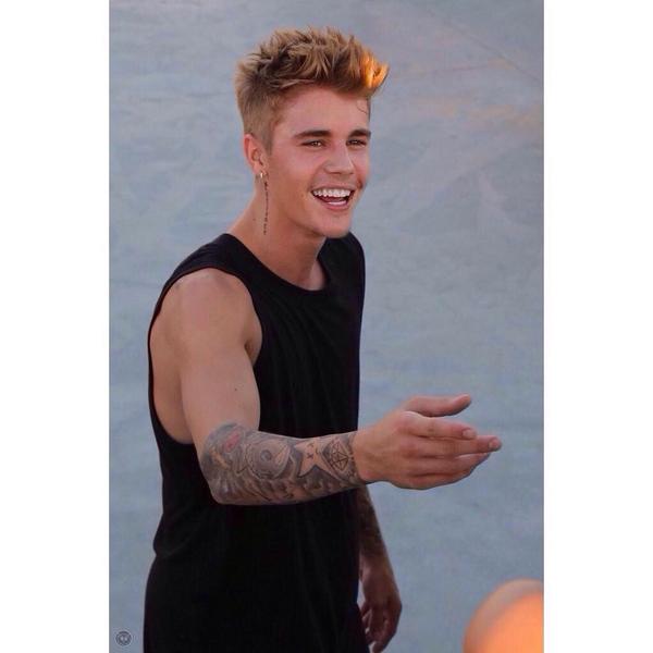 heykidbieber's tweet photo. ❤️❤️❤️❤️ http://t.co/UEVyE5i02d