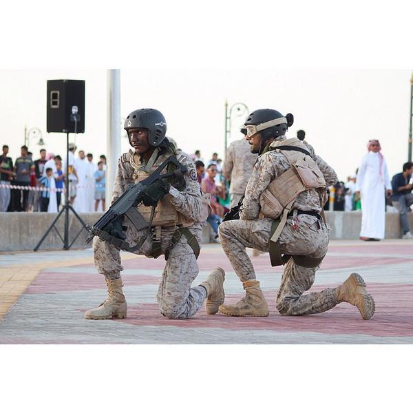 قوات الأمن البحرية الخاصة والضفادع البشرية تستعرض باليوم الوطني السعودي ByUCMYnCUAA-pmV