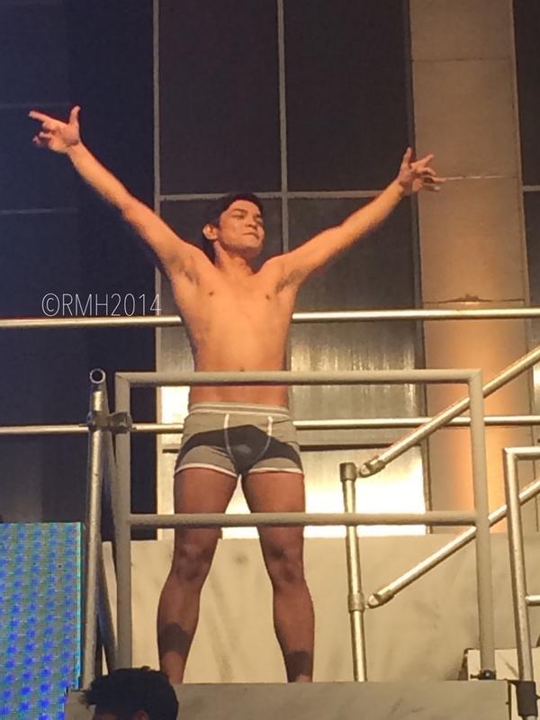 RiMVHER's tweet image. So I really wasn&apos;t expecting his appearance. Pero nice one Chevin! 👏👏👏 😊👍 #CosmoBachelorBash2014 @ChevinKleinC