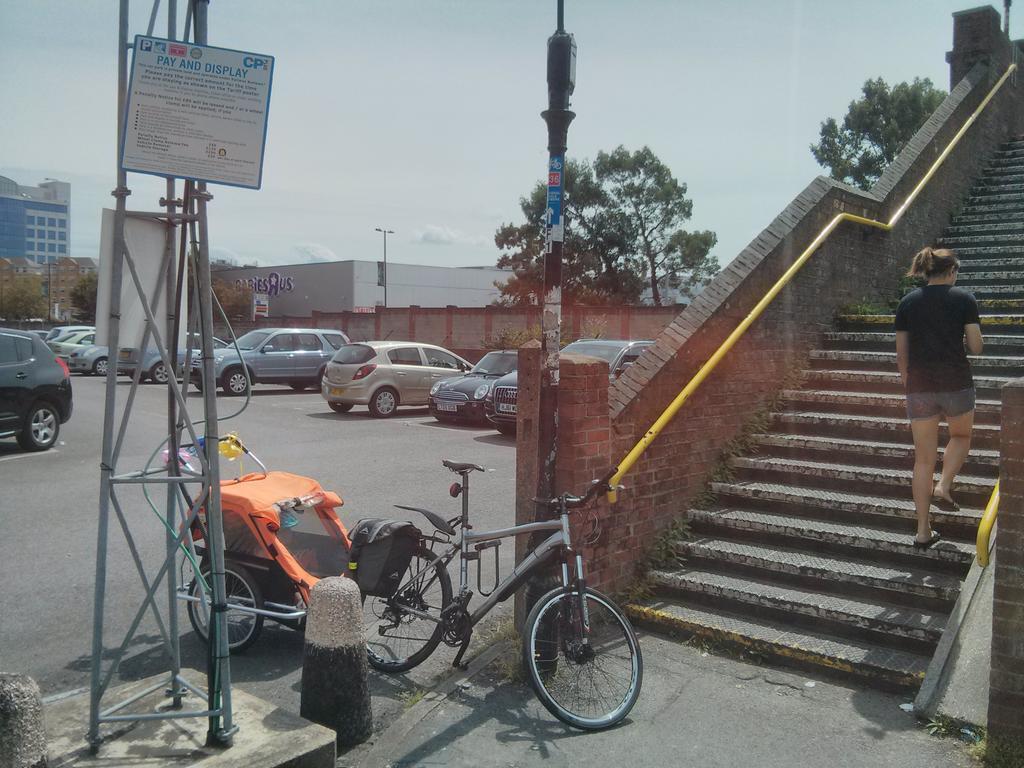 ByUCbtzIAAErWJE.jpg:large