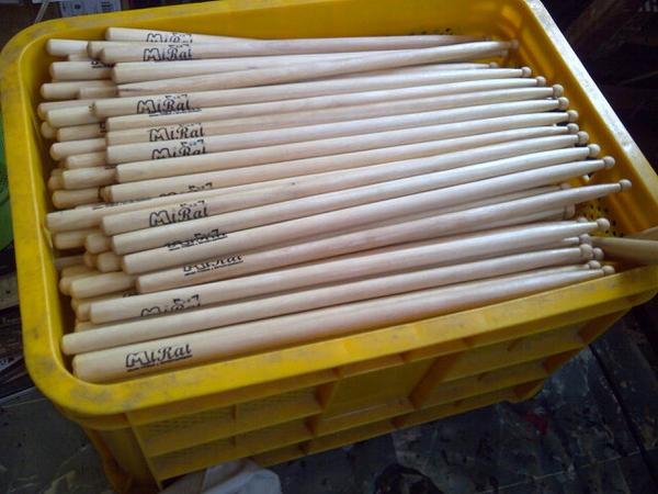 tottiezd's tweet photo. Custom stick bantu bC yah  @drumbagus @stickcustom @IndoDrummers http://t.co/2MVlXmaYjA
